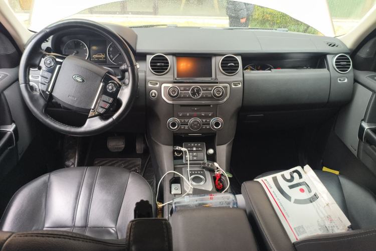 Used Land Rover Discovery 2015 3.0 SC V6 HSE Center Console