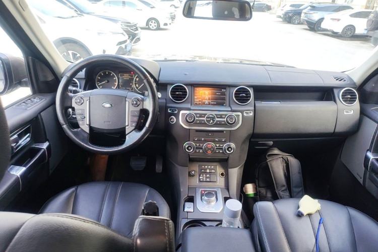 Used Land Rover Discovery 2015 3.0 SC V6 HSE Center Console