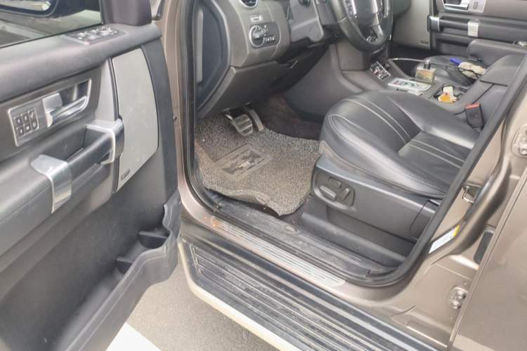 Used Land Rover Discovery 2015 3.0 SC V6 SE Driver Seat