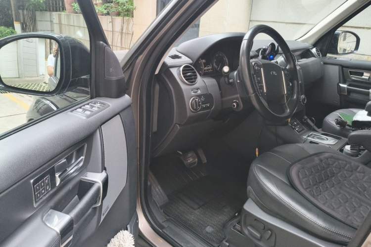Used Land Rover Discovery 2015 3.0 SC V6 HSE Luxury Driver Seat