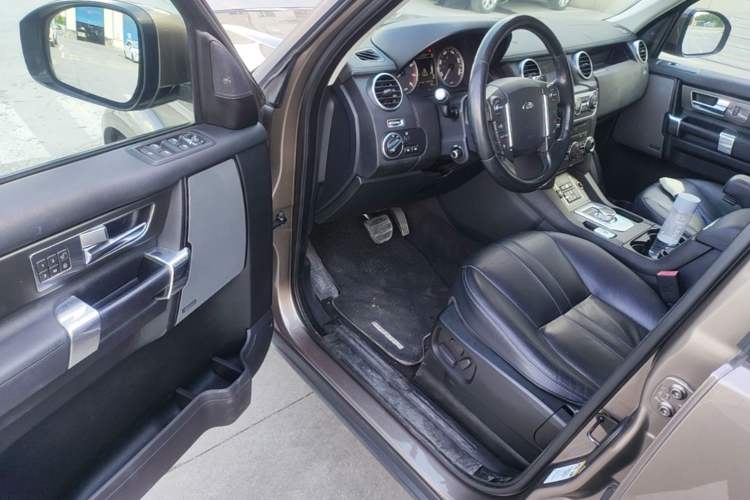 Used Land Rover Discovery 2015 3.0 SC V6 HSE Driver Seat