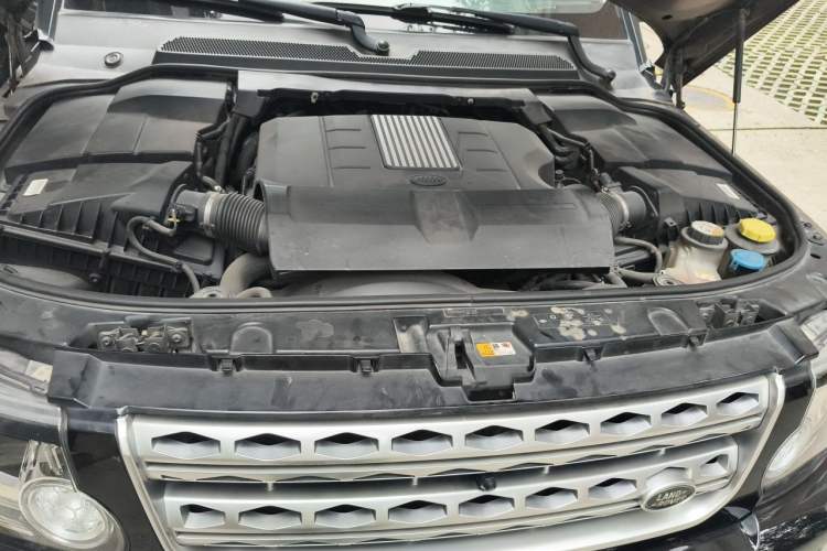 Used Land Rover Discovery 2015 3.0 SC V6 HSE Luxury Engine Bay