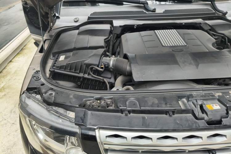 Used Land Rover Discovery 2015 3.0 SC V6 HSE Luxury Engine Bay Right