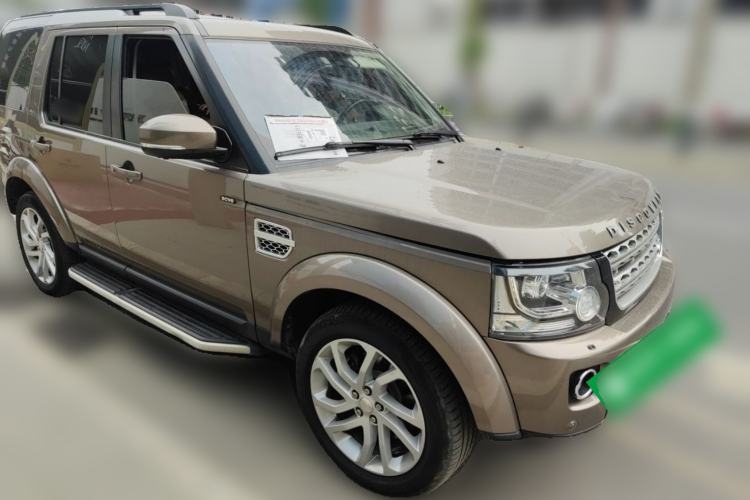 Used Land Rover Discovery 2015 3.0 SC V6 HSE Luxury Front Right 45 Deg