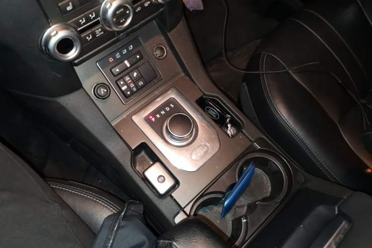 Used Land Rover Discovery 2015 3.0 SC V6 HSE Gear Lever