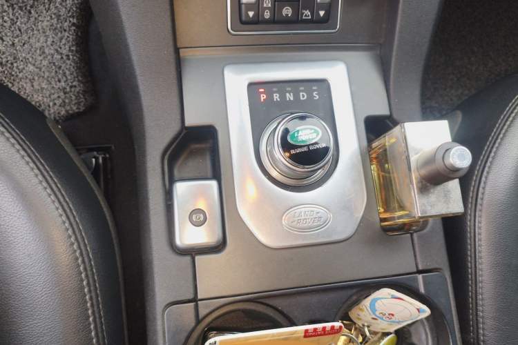 Used Land Rover Discovery 2015 3.0 SC V6 SE Gear Lever