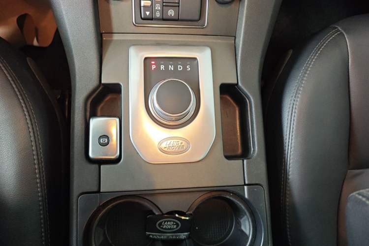 Used Land Rover Discovery 2015 3.0 SC V6 SE Gear Lever