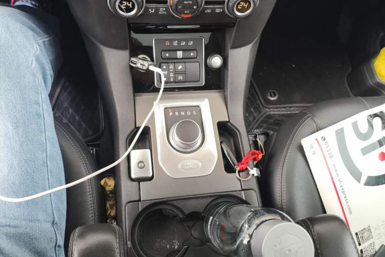Used Land Rover Discovery 2015 3.0 SC V6 HSE Gear Lever