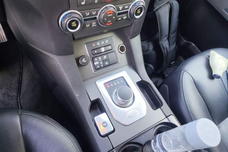 Used Land Rover Discovery 2015 3.0 SC V6 HSE Gear Lever