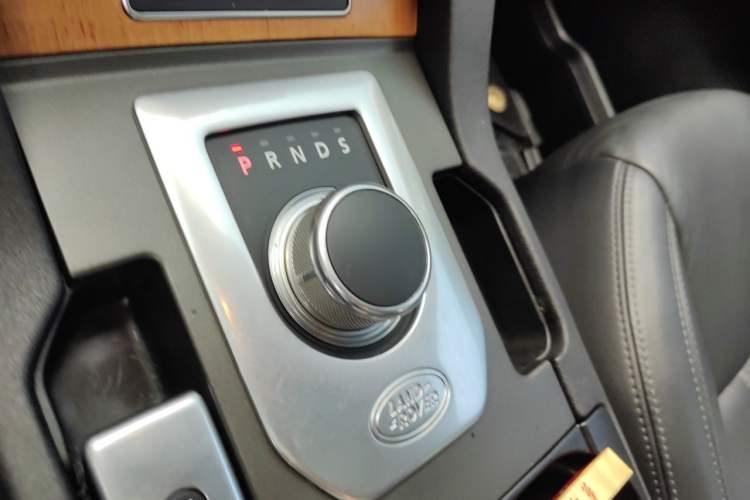 Used Land Rover Discovery 2015 3.0 SC V6 HSE Luxury Gear Lever