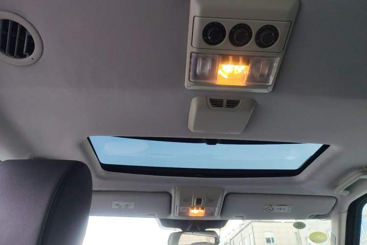 Used Land Rover Discovery 2015 3.0 SC V6 HSE Headliner
