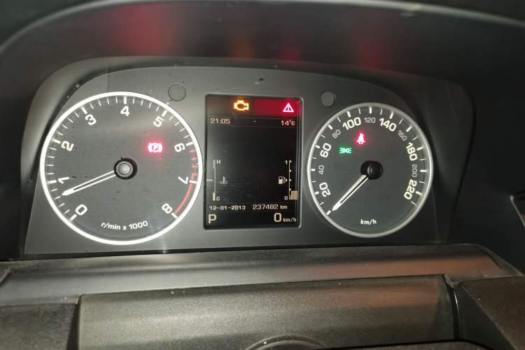 Used Land Rover Discovery 2015 3.0 SC V6 HSE Instrument Cluster