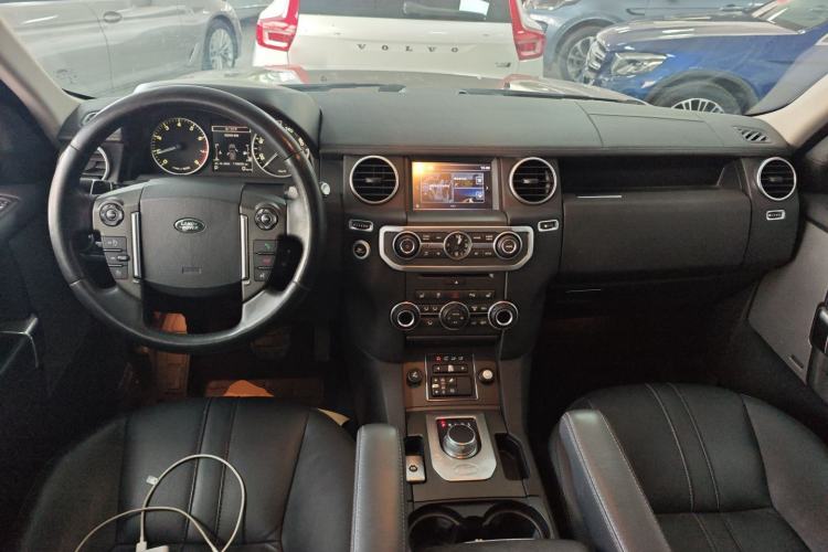 Used Land Rover Discovery 2015 3.0 SC V6 SE Interior 2
