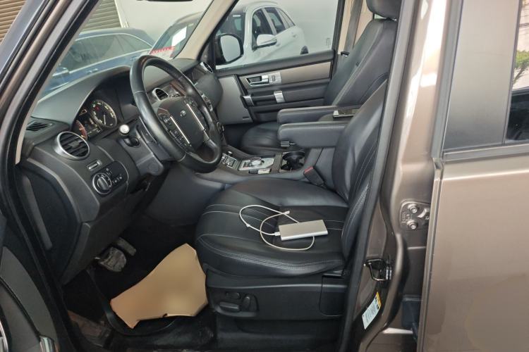 Used Land Rover Discovery 2015 3.0 SC V6 SE Left Front Seat