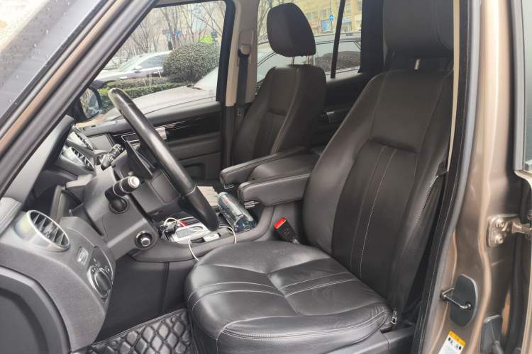 Used Land Rover Discovery 2015 3.0 SC V6 HSE Left Front Seat