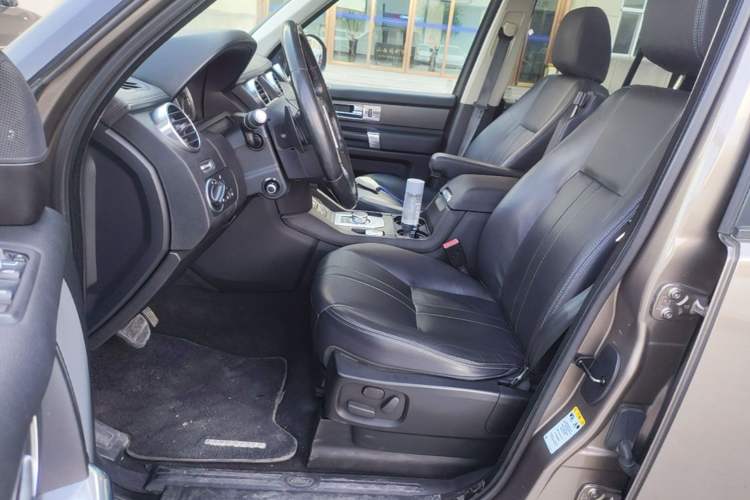 Used Land Rover Discovery 2015 3.0 SC V6 HSE Left Front Seat
