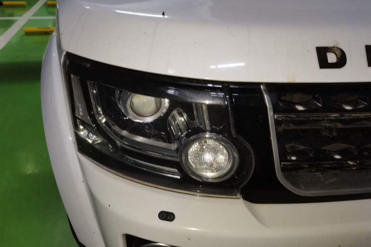 Used Land Rover Discovery 2015 3.0 SC V6 HSE Right Front Headlight