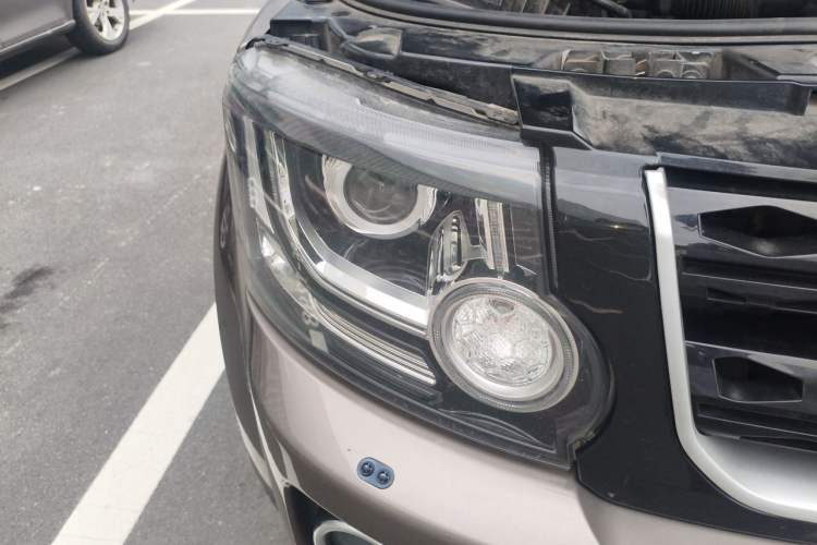 Used Land Rover Discovery 2015 3.0 SC V6 SE Right Front Headlight