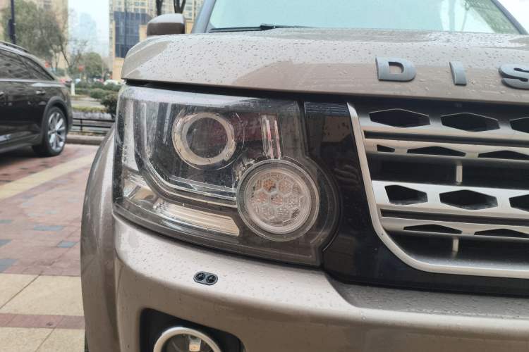Used Land Rover Discovery 2015 3.0 SC V6 HSE Right Front Headlight