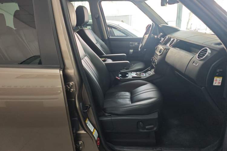 Used Land Rover Discovery 2015 3.0 SC V6 SE Right Front Seat
