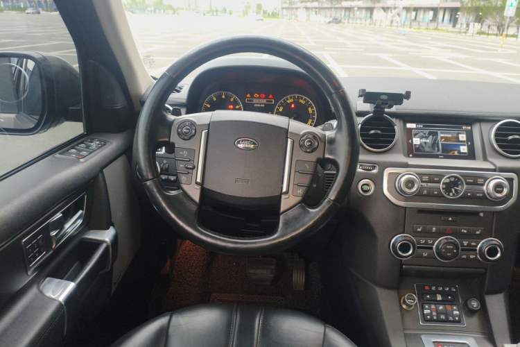 Used Land Rover Discovery 2015 3.0 SC V6 SE Steering Wheel
