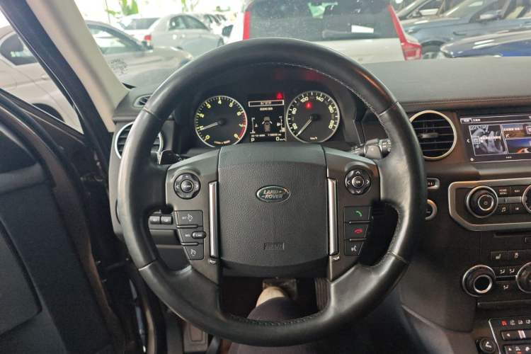 Used Land Rover Discovery 2015 3.0 SC V6 SE Steering Wheel