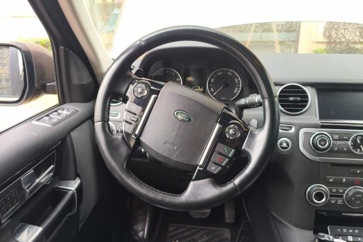 Used Land Rover Discovery 2015 3.0 SC V6 HSE Steering Wheel