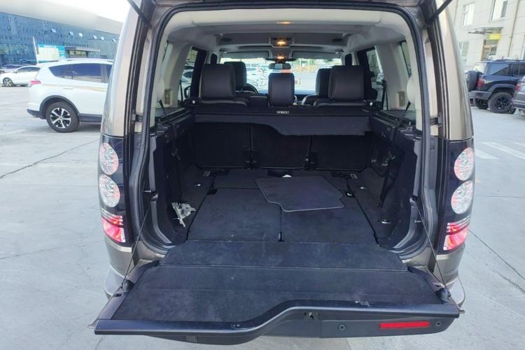 Used Land Rover Discovery 2015 3.0 SC V6 HSE Trunk