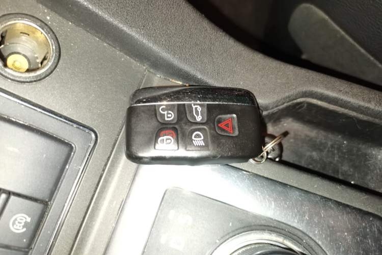 Used Land Rover Discovery 2015 3.0 SC V6 HSE Vehicle Key