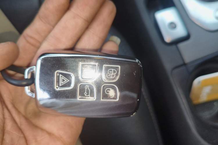 Used Land Rover Discovery 2015 3.0 SC V6 SE Vehicle Key