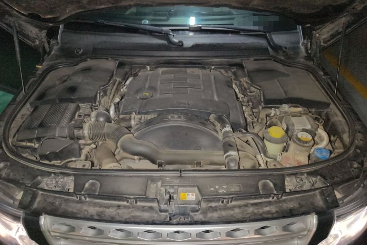 Used Land Rover Discovery 2015 3.0 SDV6 HSE Diesel Version Engine Bay