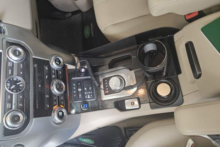 Used Land Rover Discovery 2015 3.0 SC V6 HSE Luxury Gear Lever
