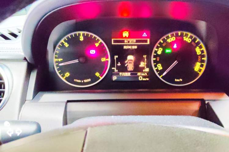 Used Land Rover Discovery 2015 3.0 SDV6 HSE Diesel Version Instrument Cluster