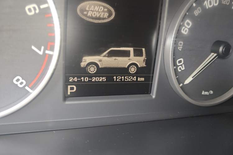 Used Land Rover Discovery 2015 3.0 SC V6 HSE Luxury Odometer Close Up