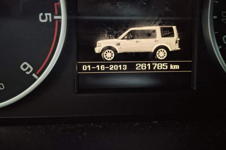 Used Land Rover Discovery 2015 3.0 SDV6 HSE Diesel Version Odometer Close Up