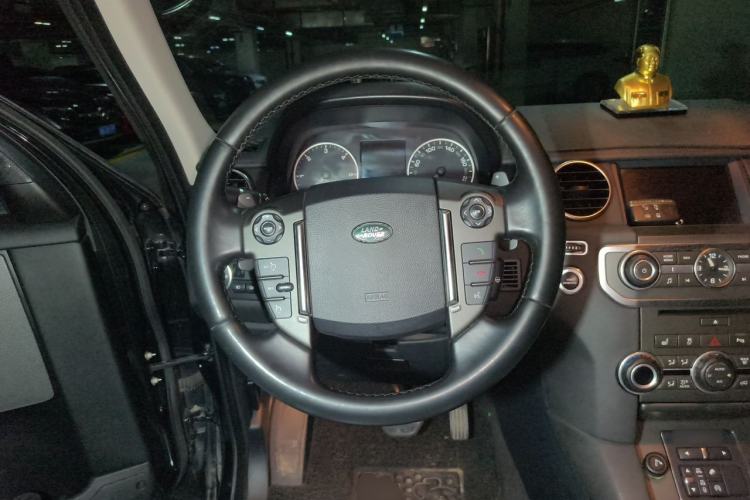 Used Land Rover Discovery 2015 3.0 SDV6 HSE Diesel Version Steering Wheel