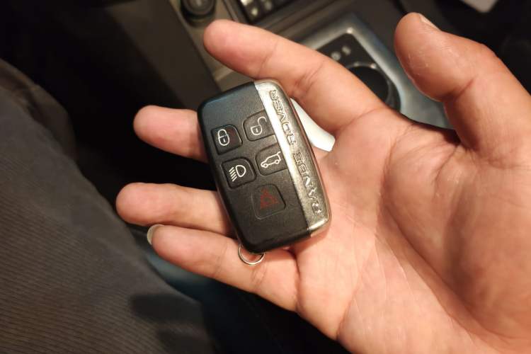 Used Land Rover Discovery 2015 3.0 SDV6 HSE Diesel Version Vehicle Key