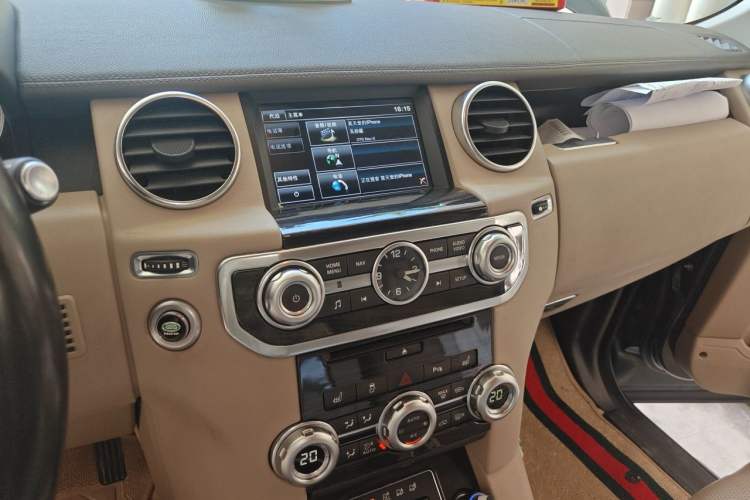 Used Land Rover Discovery 2015 3.0 SC V6 SE Audio And AC Panel