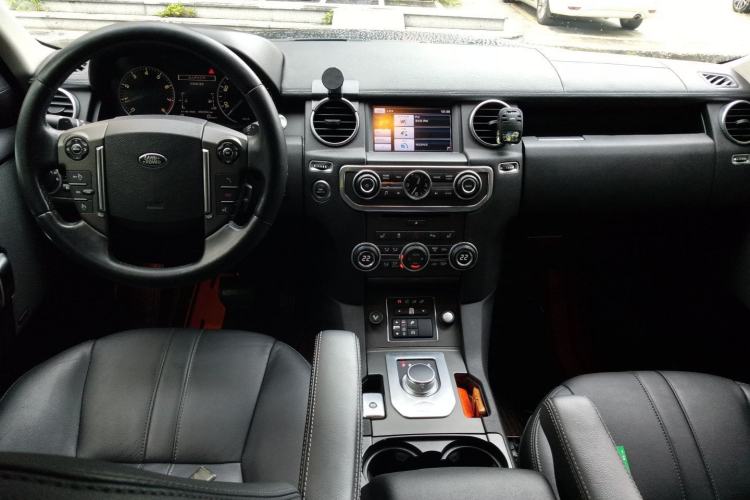 Used Land Rover Discovery 2015 3.0 SC V6 HSE Luxury Center Console