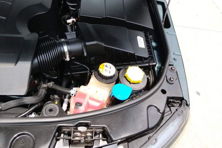 Used Land Rover Discovery 2015 3.0 SC V6 HSE Luxury Engine Bay Left