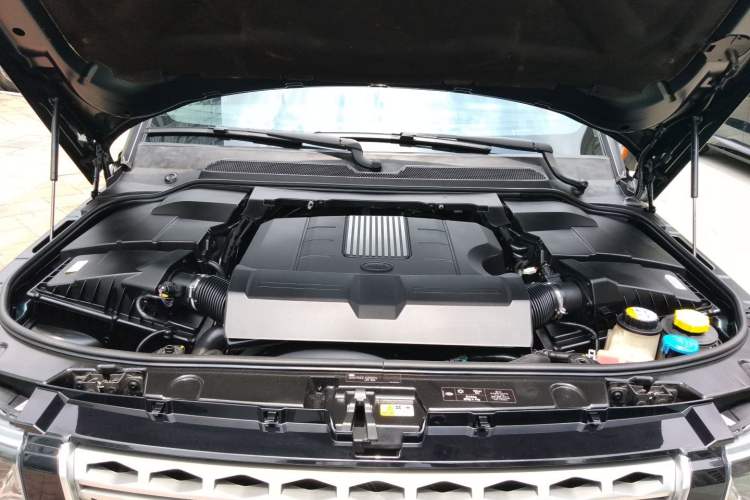 Used Land Rover Discovery 2015 3.0 SC V6 HSE Luxury Engine Bay