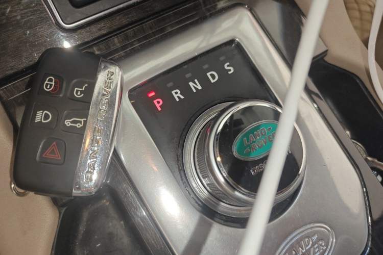 Used Land Rover Discovery 2015 3.0 SC V6 SE Gear Lever