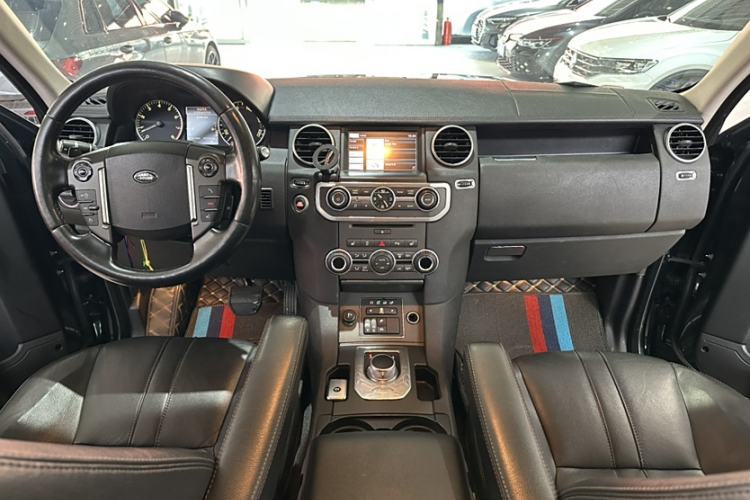 Used Land Rover Discovery 2015 3.0 SC V6 HSE Interior 1