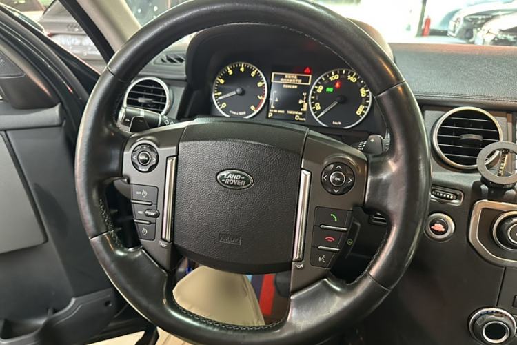 Used Land Rover Discovery 2015 3.0 SC V6 HSE Interior 2