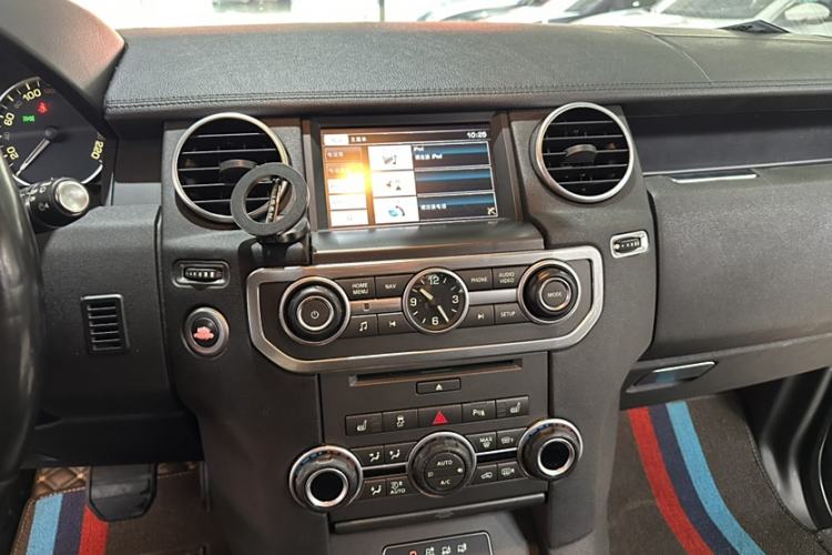 Used Land Rover Discovery 2015 3.0 SC V6 HSE Interior 3