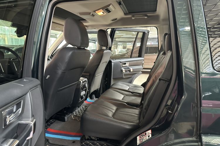 Used Land Rover Discovery 2015 3.0 SC V6 HSE Interior 6