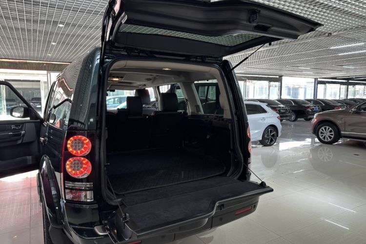 Used Land Rover Discovery 2015 3.0 SC V6 HSE Interior 7