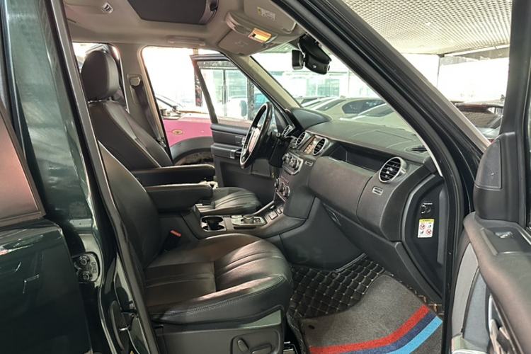 Used Land Rover Discovery 2015 3.0 SC V6 HSE Interior 9