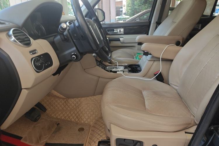 Used Land Rover Discovery 2015 3.0 SC V6 SE Left Front Seat