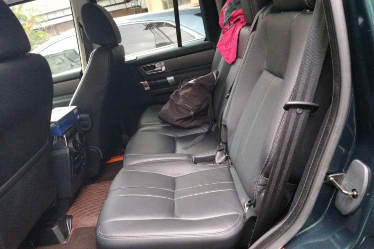 Used Land Rover Discovery 2015 3.0 SC V6 HSE Luxury Left Rear Seat